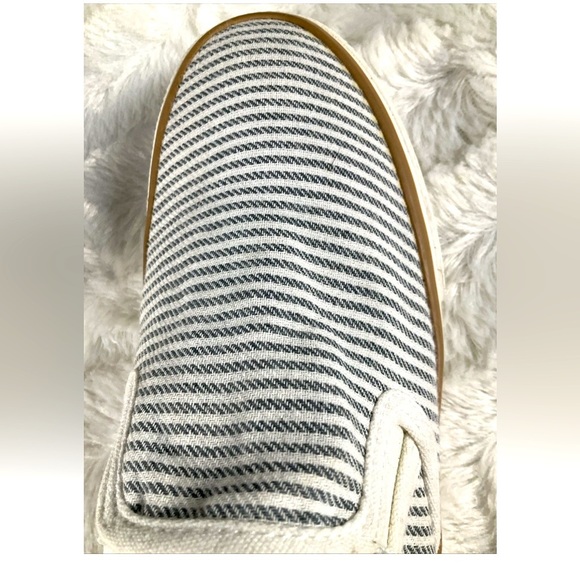 Margaritaville Women’s‎ Size 6.5  Blue/White Striped Canvas Slip Ons - Picture 6 of 9